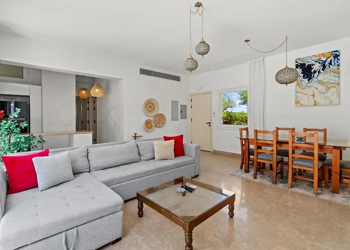 Beachfront Paradise - Abu Tig Marina Apartment *